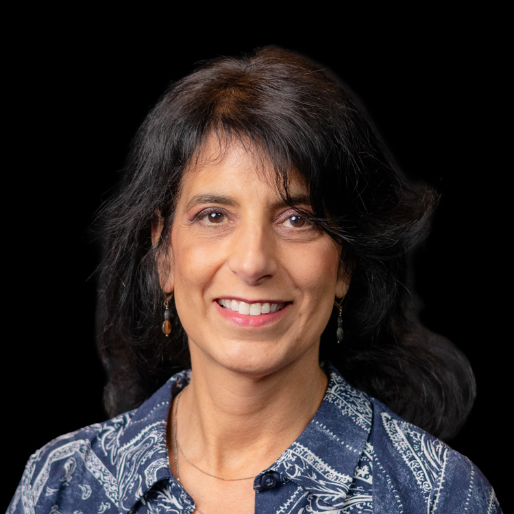 Stephanie Gemelas Headshot